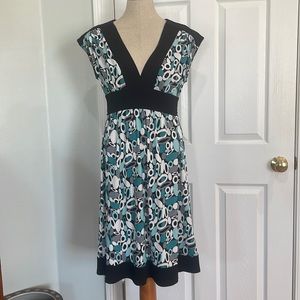 Connected  apparel dress stretchy V-neck cap sleeve turquoise white black size 8